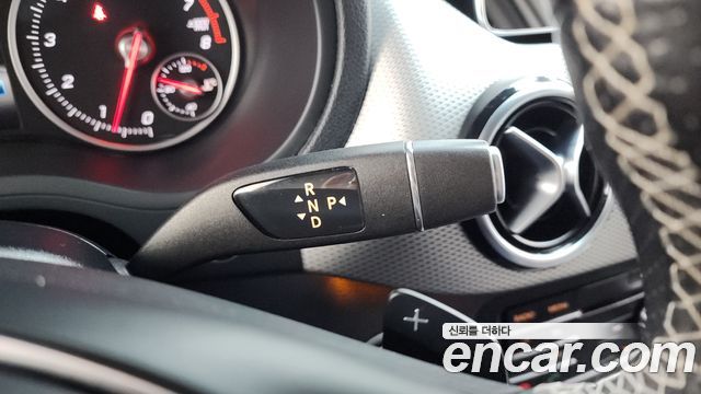 Mercedes-Benz B-Class B220