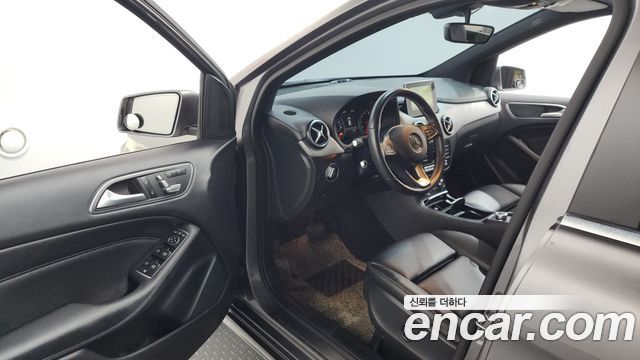 Mercedes-Benz B-Class B220