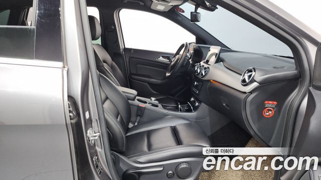 Mercedes-Benz B-Class B220