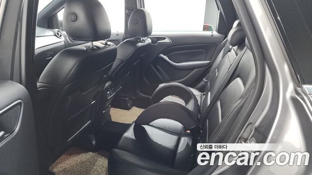 Mercedes-Benz B-Class B220