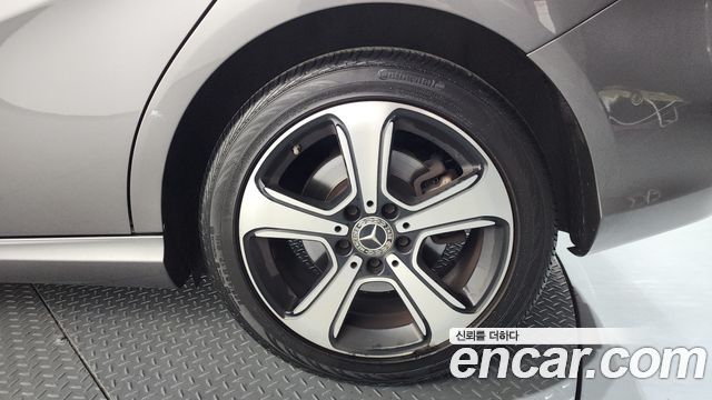 Mercedes-Benz B-Class B220