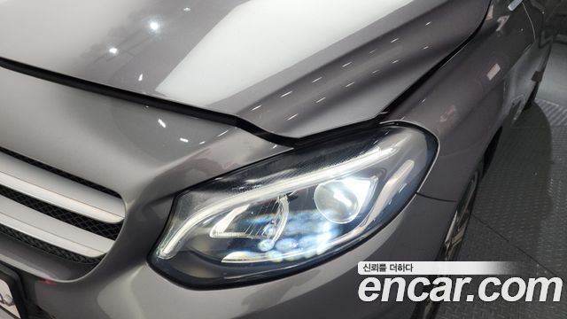Mercedes-Benz B-Class B220