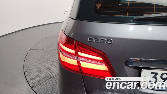 Mercedes-Benz B-Class B220