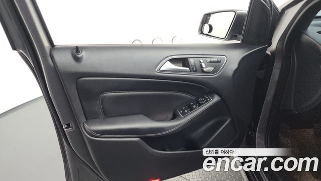 Mercedes-Benz B-Class B220