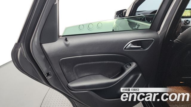 Mercedes-Benz B-Class B220