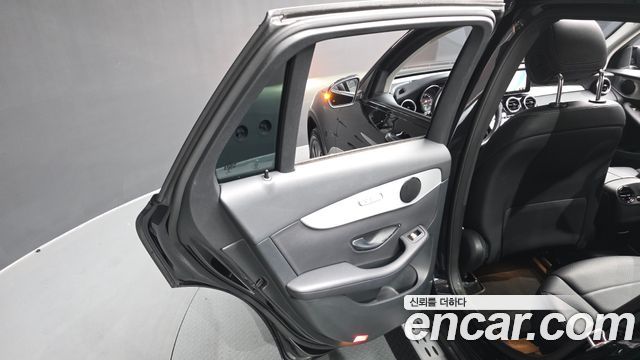 Mercedes-Benz GLC-Class GLC350e 4MATIC AMG Line