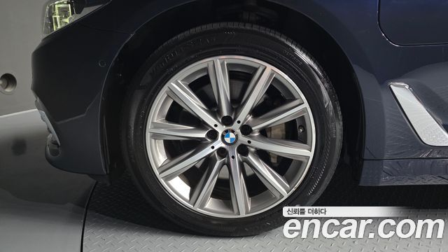 BMW 5-Series 530e Luxury