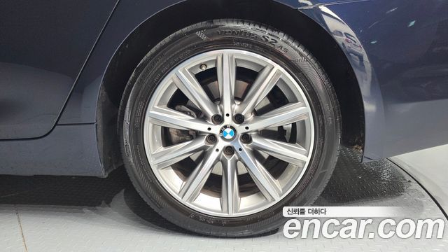 BMW 5-Series 530e Luxury