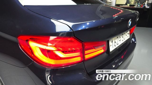 BMW 5-Series 530e Luxury