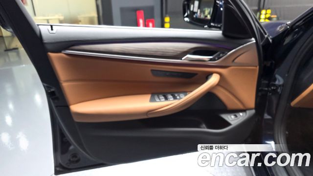 BMW 5-Series 530e Luxury