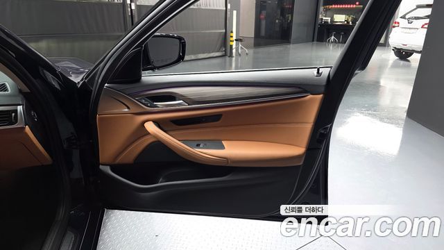 BMW 5-Series 530e Luxury
