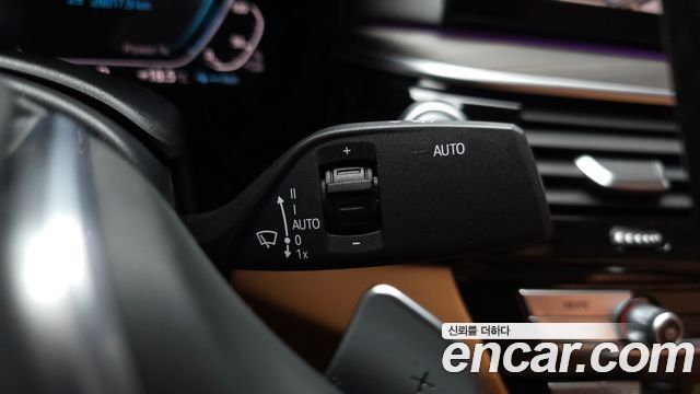 BMW 5-Series 530e Luxury