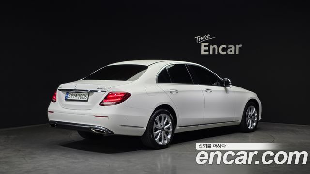 Mercedes-Benz E-Class E300 4MATIC Exclusive
