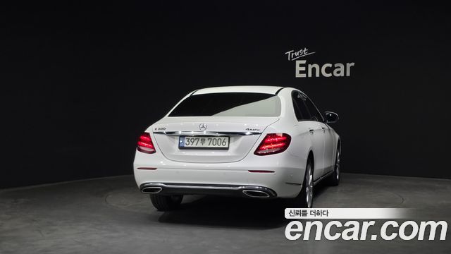 Mercedes-Benz E-Class E300 4MATIC Exclusive