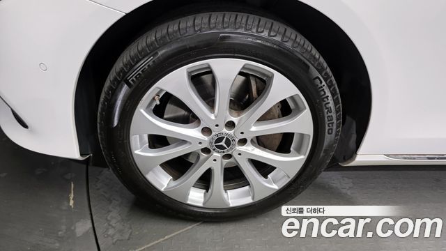 Mercedes-Benz E-Class E300 4MATIC Exclusive