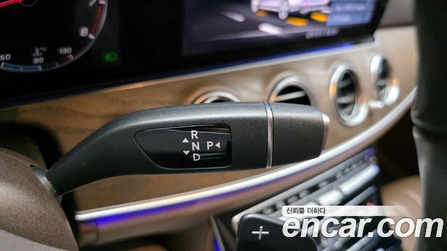 Mercedes-Benz E-Class E300 4MATIC Exclusive