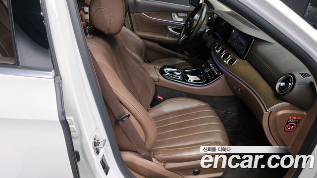 Mercedes-Benz E-Class E300 4MATIC Exclusive