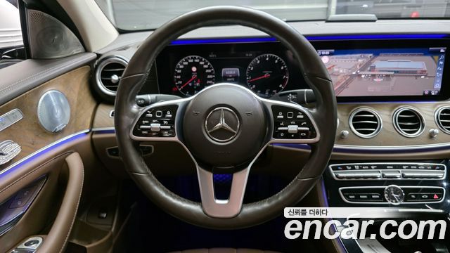 Mercedes-Benz E-Class E300 4MATIC Exclusive