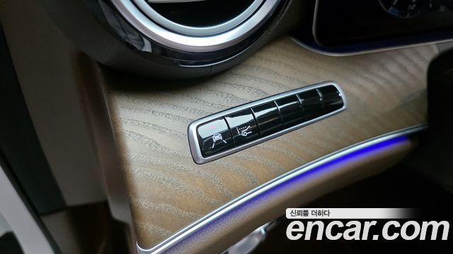 Mercedes-Benz E-Class E300 4MATIC Exclusive