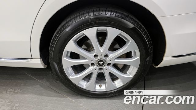 Mercedes-Benz E-Class E300 4MATIC Exclusive