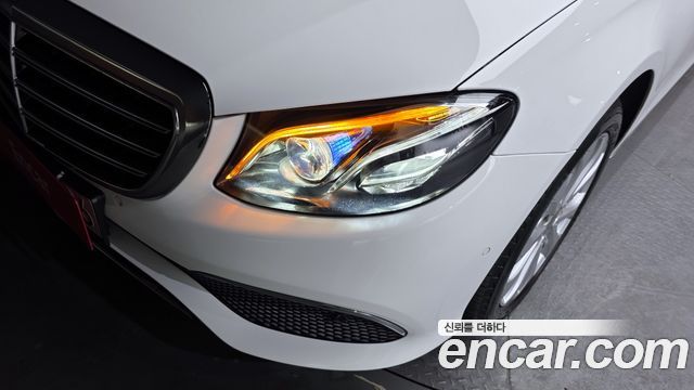 Mercedes-Benz E-Class E300 4MATIC Exclusive