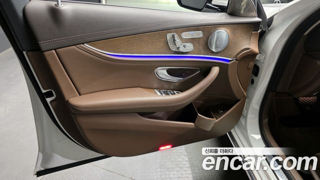 Mercedes-Benz E-Class E300 4MATIC Exclusive