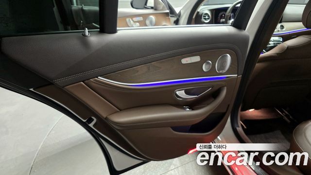 Mercedes-Benz E-Class E300 4MATIC Exclusive