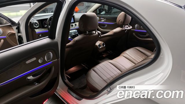 Mercedes-Benz E-Class E300 4MATIC Exclusive