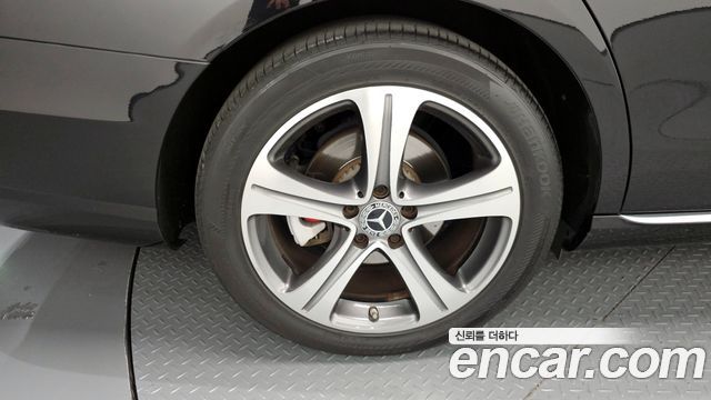 Mercedes-Benz E-Class E300 4MATIC AV Intelligent Drive