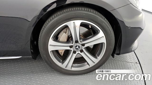 Mercedes-Benz E-Class E300 4MATIC AV Intelligent Drive