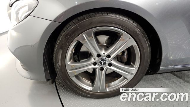 Mercedes-Benz E-Class E200 Avantgarde