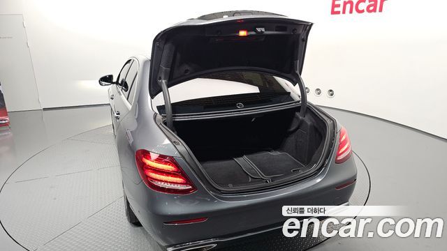 Mercedes-Benz E-Class E200 Avantgarde