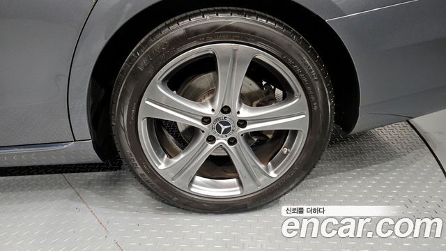 Mercedes-Benz E-Class E200 Avantgarde