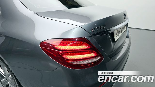 Mercedes-Benz E-Class E200 Avantgarde