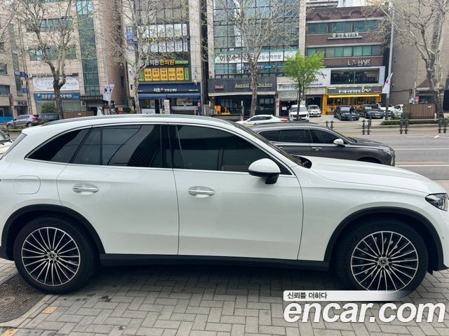 Mercedes-Benz GLC-Class GLC300 4MATIC AMG Line