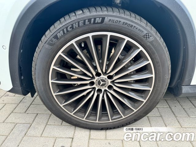 Mercedes-Benz GLC-Class GLC300 4MATIC AMG Line