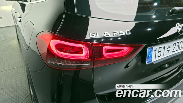 Mercedes-Benz GLA-Class GLA250 4MATIC