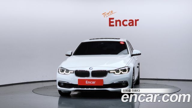BMW 3-Series 320i Luxury