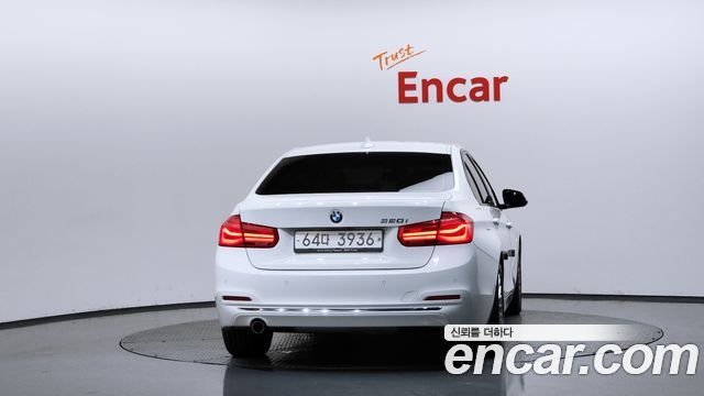 BMW 3-Series 320i Luxury