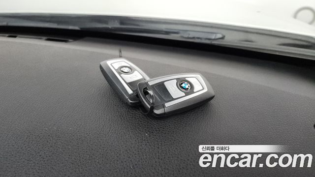 BMW 3-Series 320i Luxury
