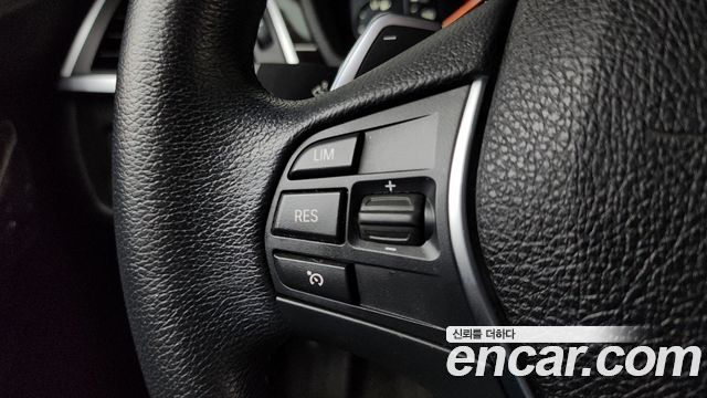 BMW 3-Series 320i Luxury