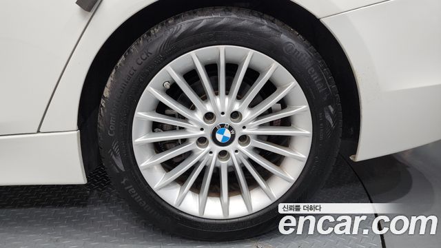 BMW 3-Series 320i Luxury
