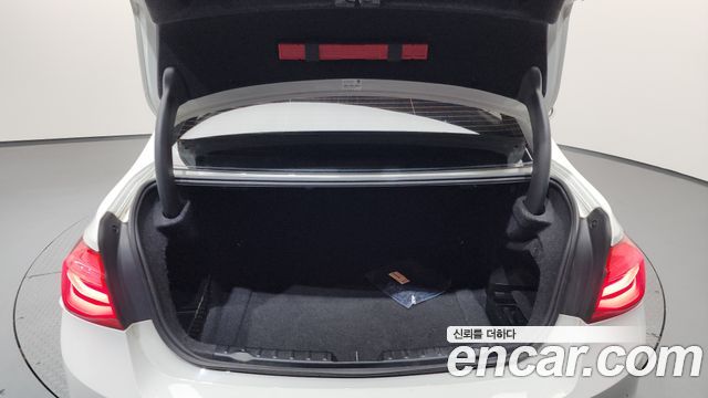 BMW 3-Series 320i Luxury