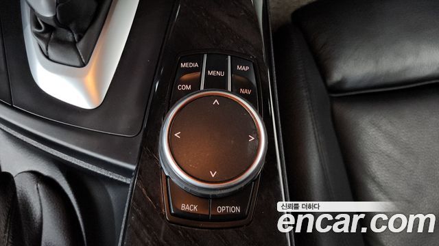 BMW 3-Series 320i Luxury