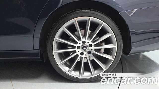 Mercedes-Benz E-Class E350 4MATIC AMG Line