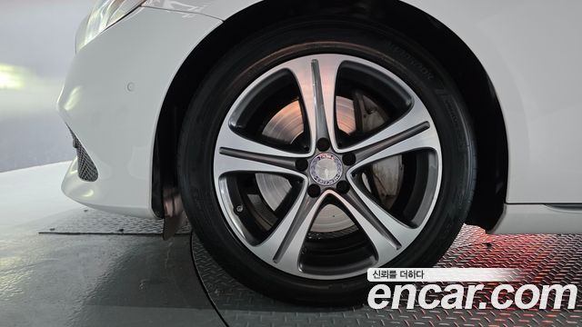 Mercedes-Benz E-Class E300 AV Intelligent Drive