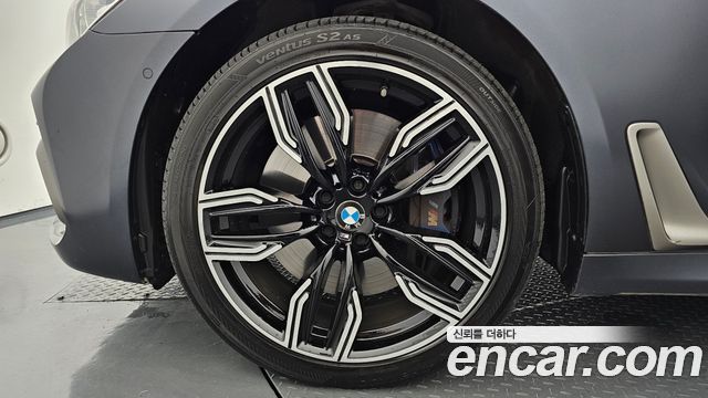 BMW 7-Series M760Li xDrive