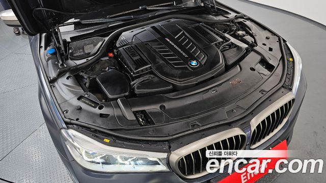 BMW 7-Series M760Li xDrive