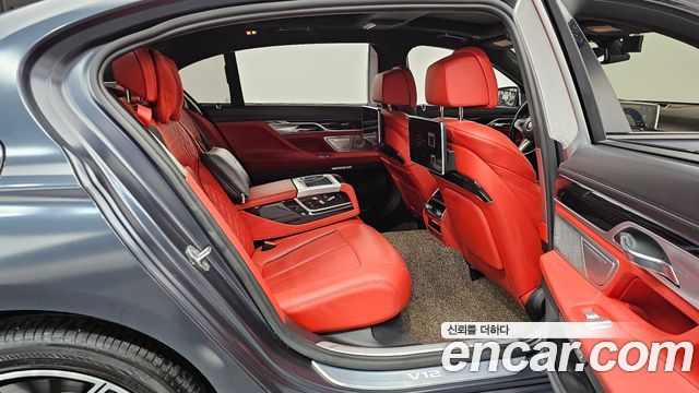 BMW 7-Series M760Li xDrive