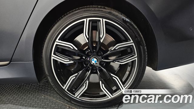 BMW 7-Series M760Li xDrive